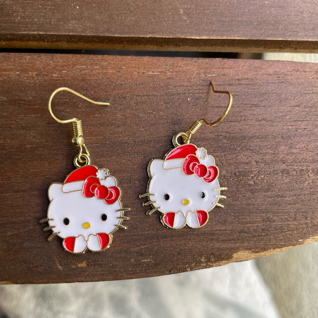 Hello Kitty Christmas Earrings 8$
